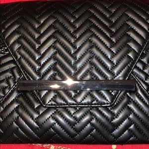 Mossimo clutch